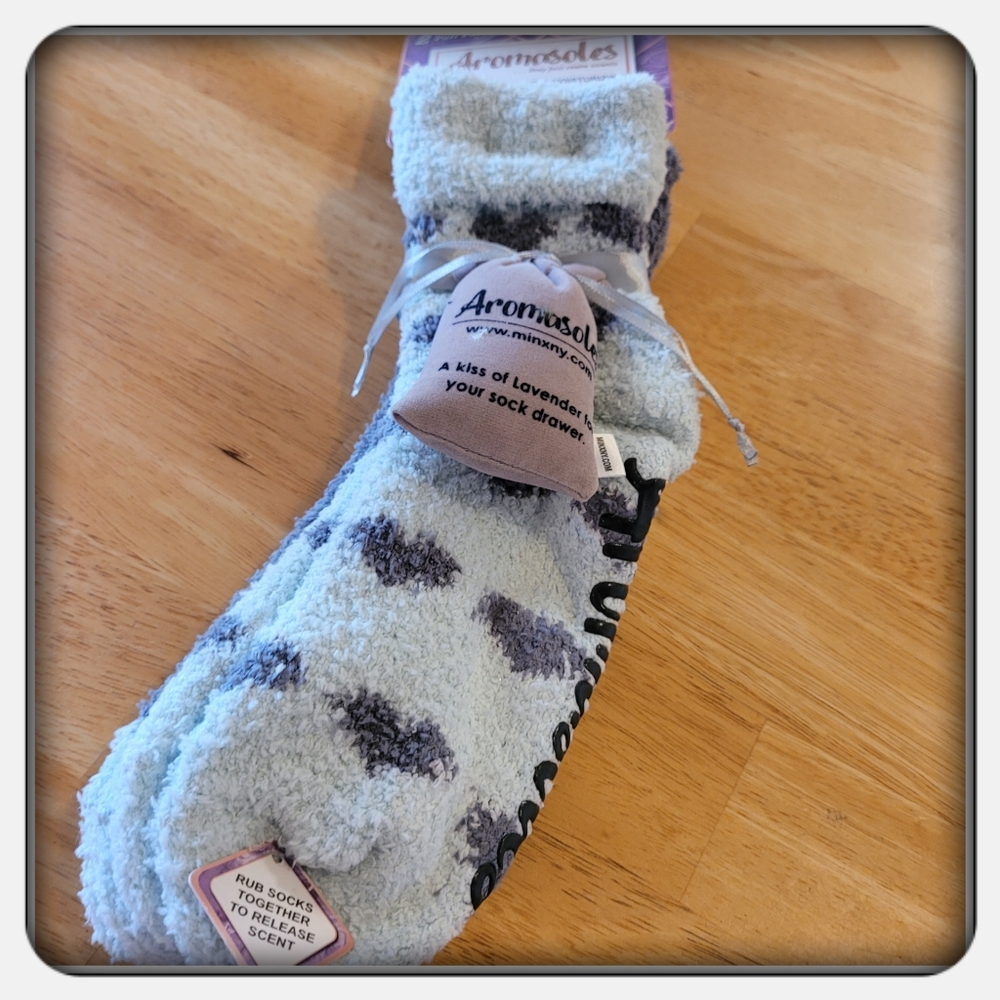 NWT Aromasoles Non Skid Slipper Socks